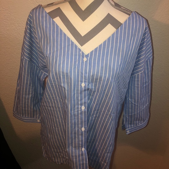 Blue/White top - Picture 3 of 5